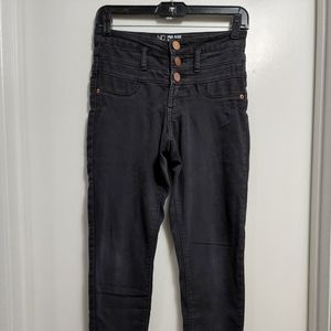 No Boundaries Mid Rise Skinny Jeans!